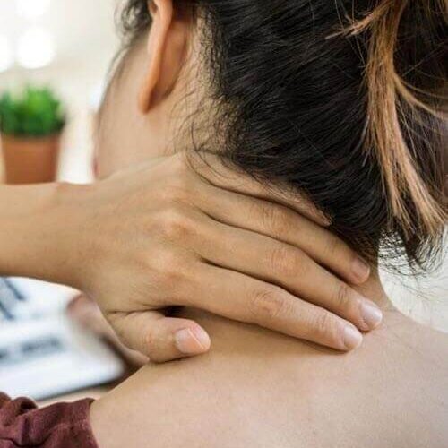 Woman in Neck Pain holding Neck - Neck-Pain-Treatment-Interactive-Therapies-Parnell-Auckland